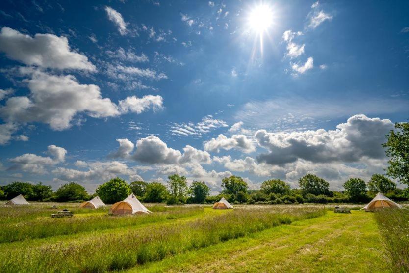 Red Clover At Blanca'S Bell Tents Villa Ringstead  Exterior photo