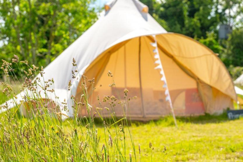 Red Clover At Blanca'S Bell Tents Villa Ringstead  Exterior photo