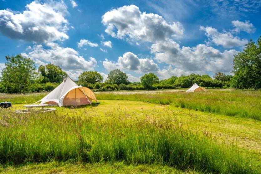 Red Clover At Blanca'S Bell Tents Villa Ringstead  Exterior photo