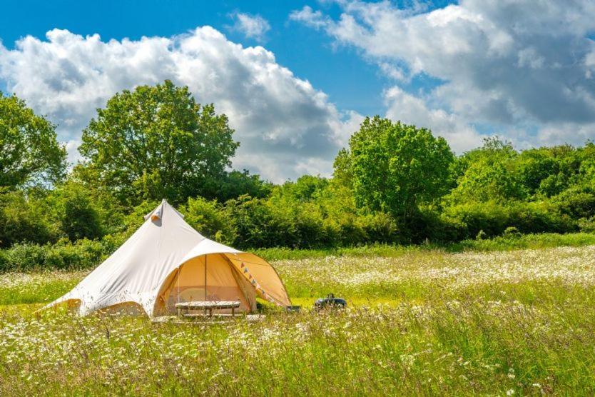 Red Clover At Blanca'S Bell Tents Villa Ringstead  Exterior photo