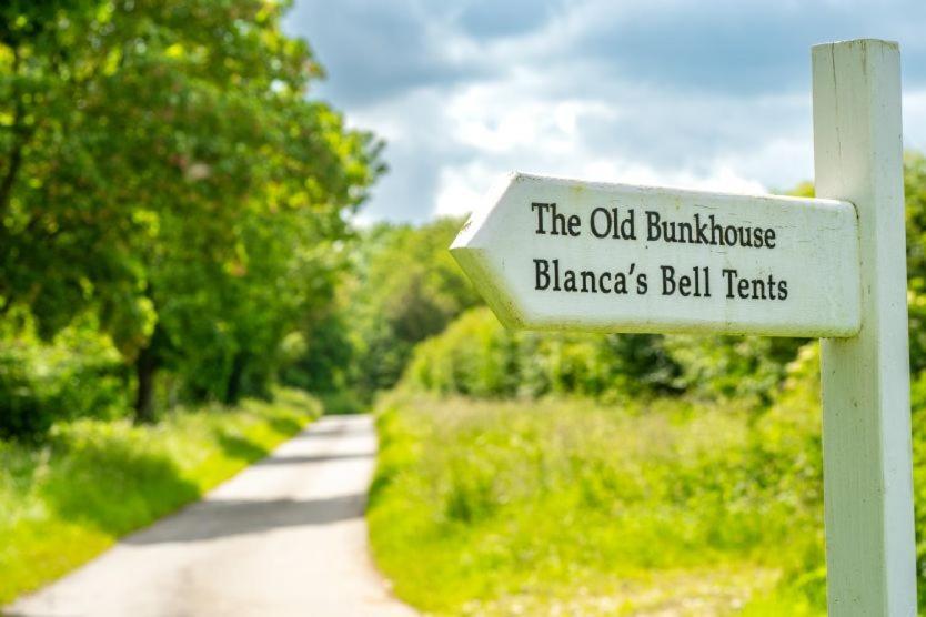 Red Clover At Blanca'S Bell Tents Villa Ringstead  Exterior photo