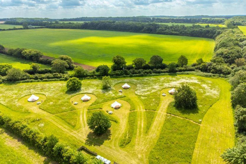 Red Clover At Blanca'S Bell Tents Villa Ringstead  Exterior photo